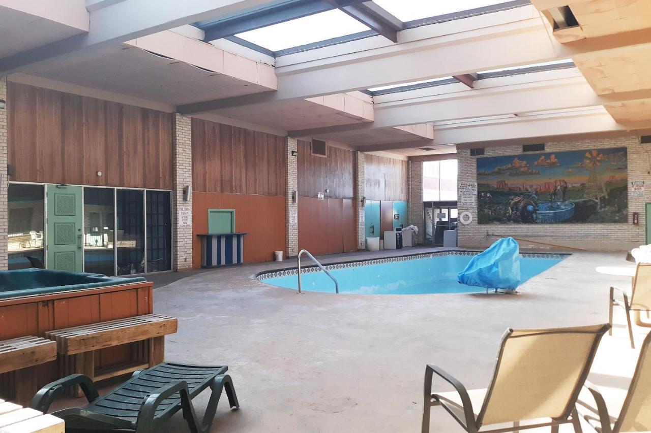 Rest Inn - Extended Stay, I-40 Airport, Wedding & Event Center Amarillo Exterior foto